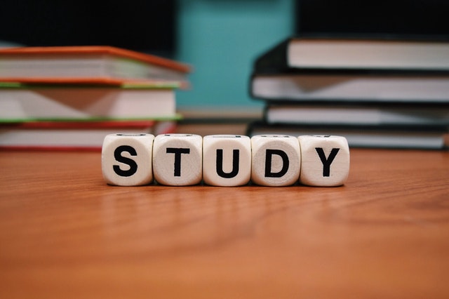 Bild mit der Aufschrift "Study"